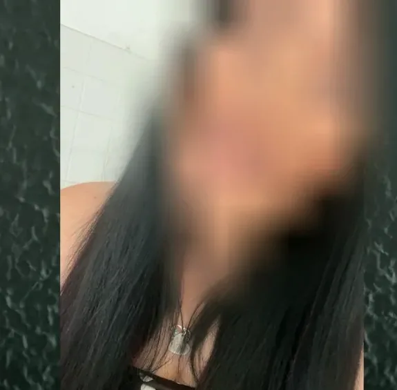 Ayse, 29