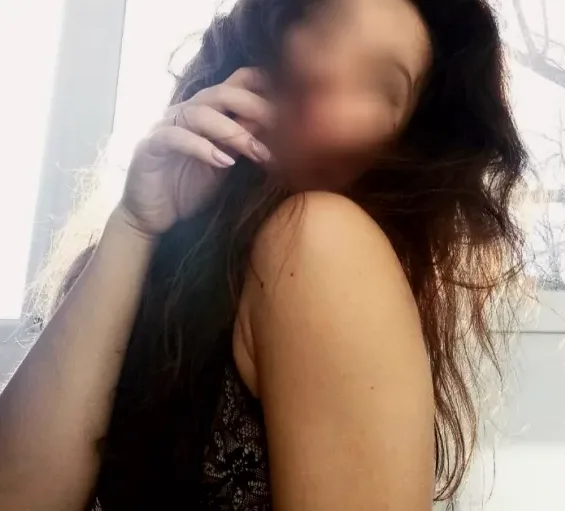 Claudia, 35