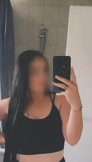 Elisa, 28