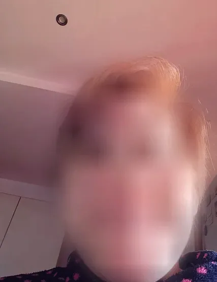 Lara, 38